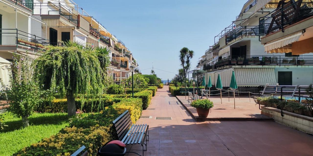 Sea Garden, Fronte Mare Con Piscina Lägenhet Mascali Exteriör bild