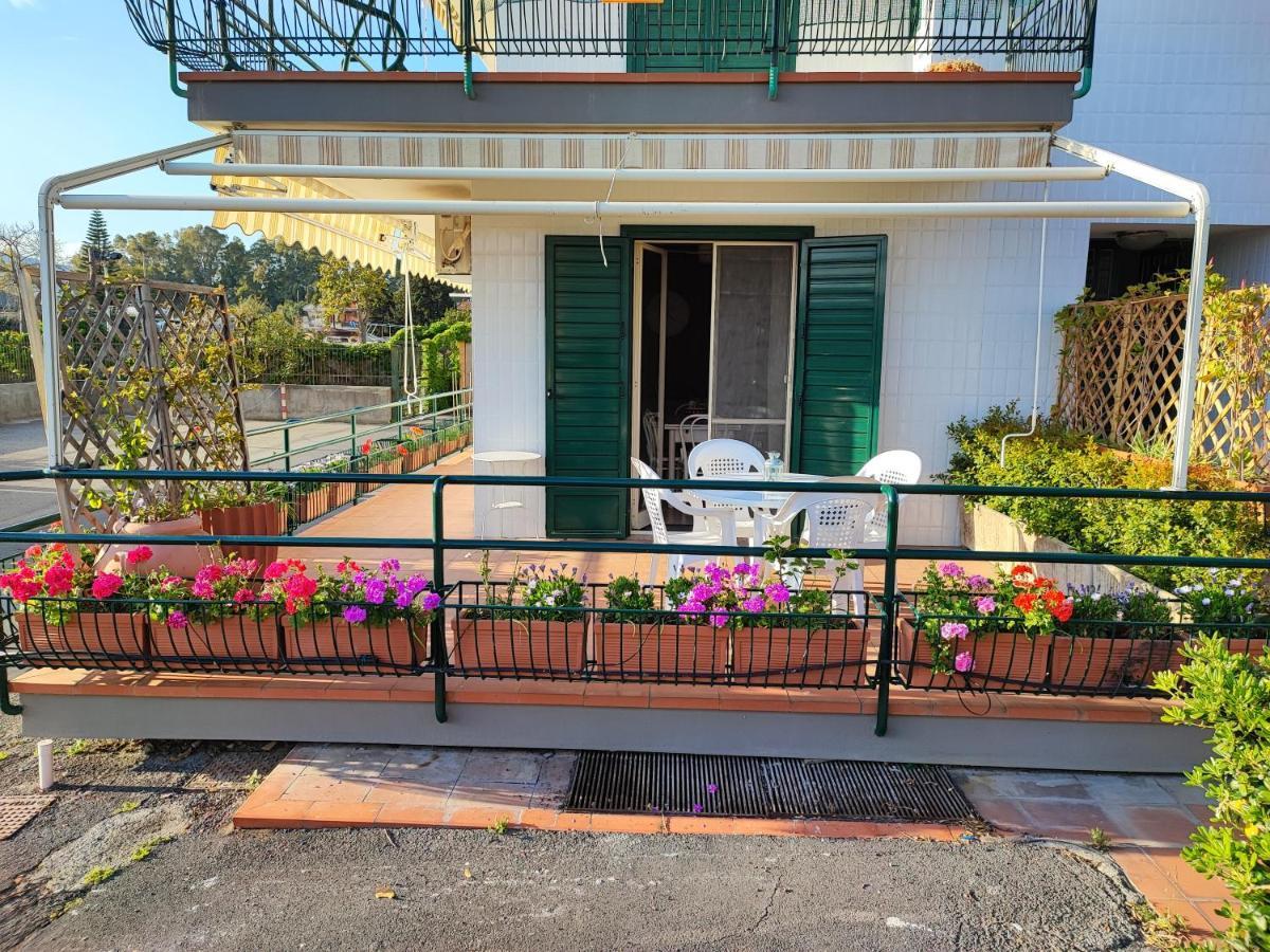 Sea Garden, Fronte Mare Con Piscina Lägenhet Mascali Exteriör bild