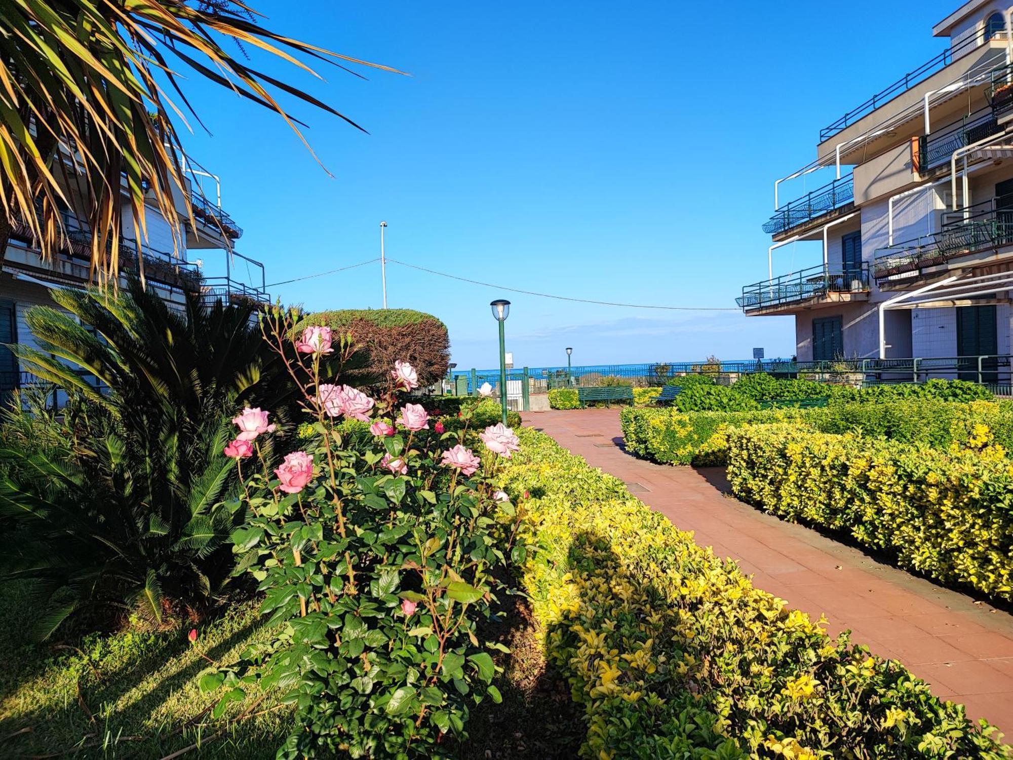 Sea Garden, Fronte Mare Con Piscina Lägenhet Mascali Exteriör bild